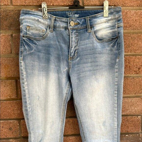 🍒Time and Tru Faded Blue Skinny Jeans - Picture 3 of 11